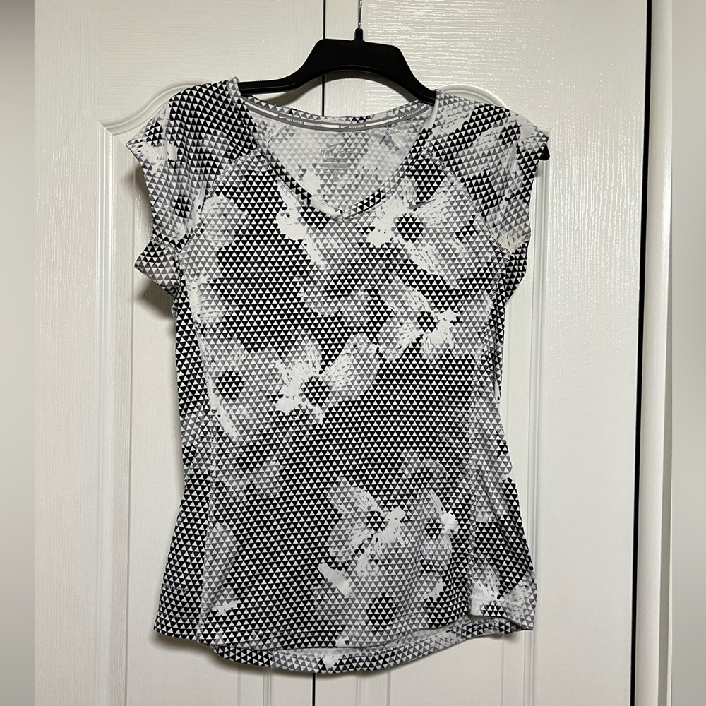 Women’s Small Nike Dri Fit Short Sleeved Athletic Top
